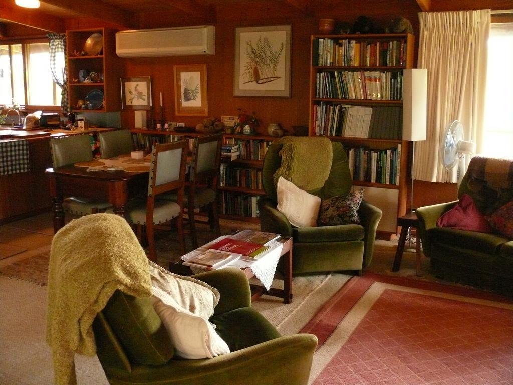 Villa The Burrow At Wombat Bend Dixons Creek Habitación foto